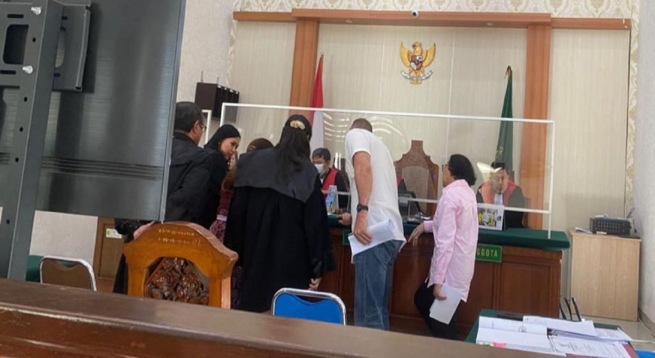 Bule Asal Belanda Korban Pemerasan Pengusaha Malang dan Oknum Notaris Denpasar Dijadikan Terdakwa di PN Denpasar