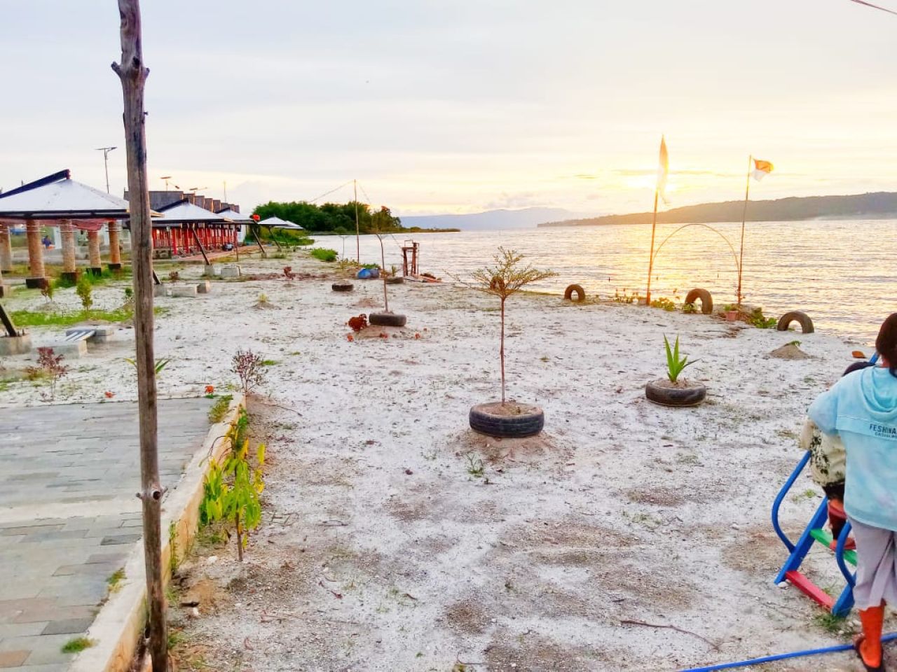 Pantai Pardinggaran Kecamatan Laguboti Kabupaten Toba "Viral"
