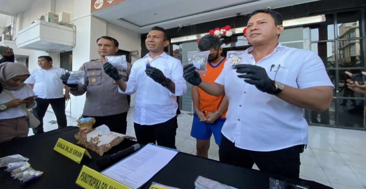 Polrestabes Surabaya Ungkap Rokok Elektrik Campur Narkoba, Amankan Ganja Seberat 86, 35 Gram dan 4 butir Ineks