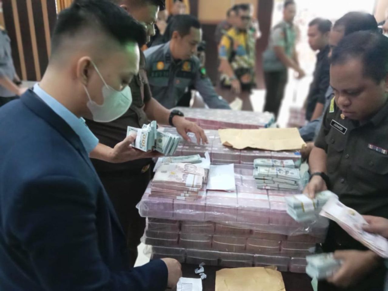 Dugaan Korupsi Pertambangan di WIUP PT Antam Tbk Blok Mandiodo, Kejati Sultra Sita Uang Tunai Rp. 79 M