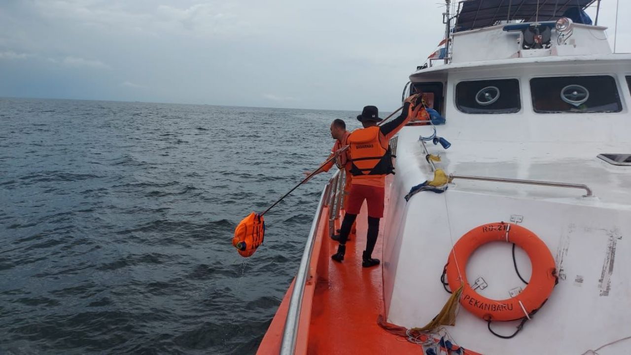 Pos TNI AL Tanjung Medang Laksanakan SAR Orang Tenggelam di Perairan Selat Malaka