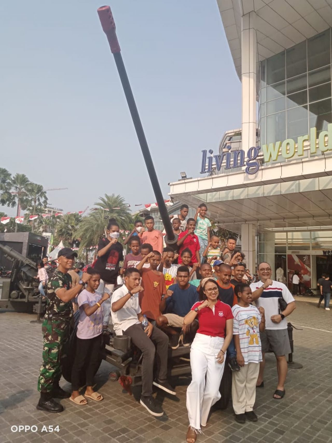 Menjelang Akhir Pekan Pengunjung Padati Area Pameran Alutsista Yang DiGelar Korem 052/Wijayakrama