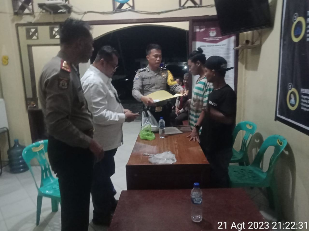 Polsek Laguboti Melaksanakan Problem Solving Permasalahan Kesalahpahaman Antara Abang Beradik Di Desa Aruan