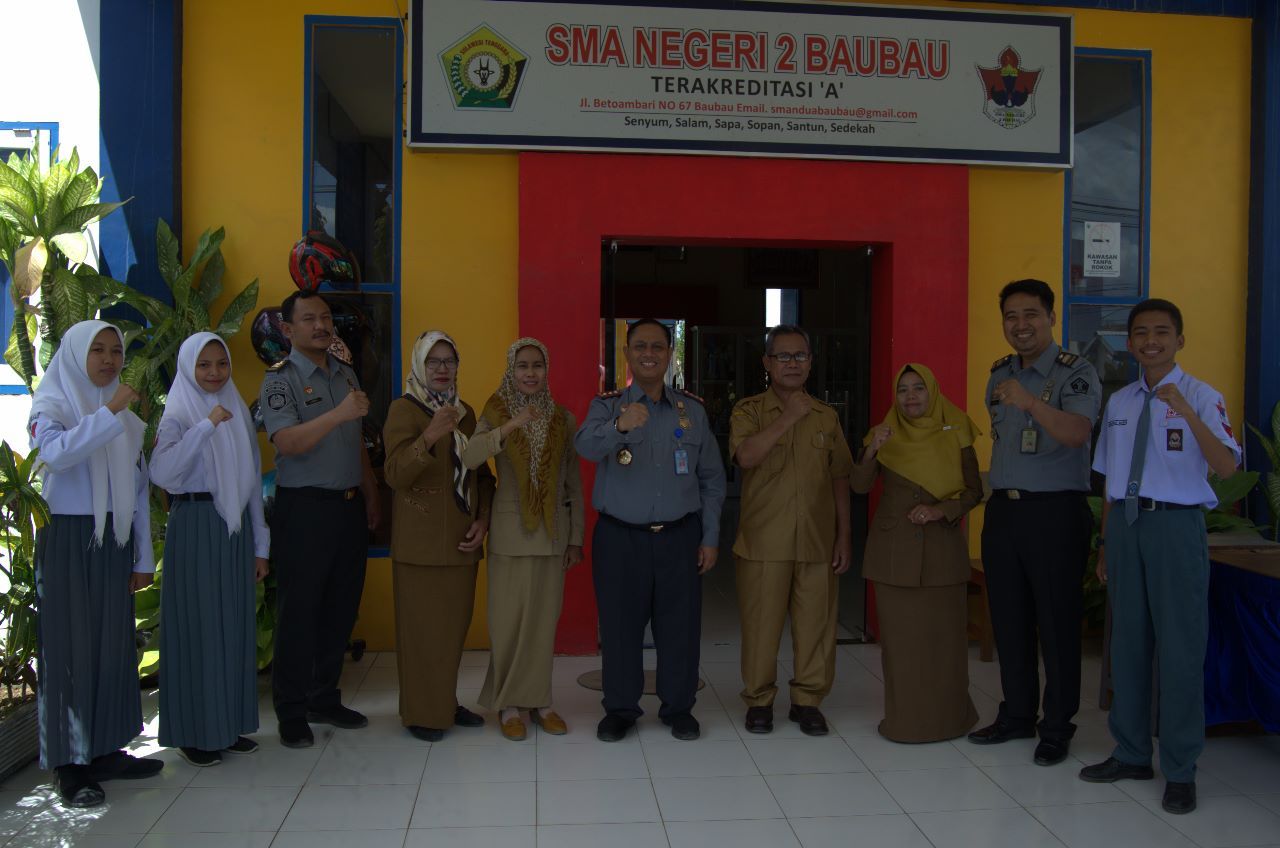 Layanan Imigrasi Eazy Passport Goes To School