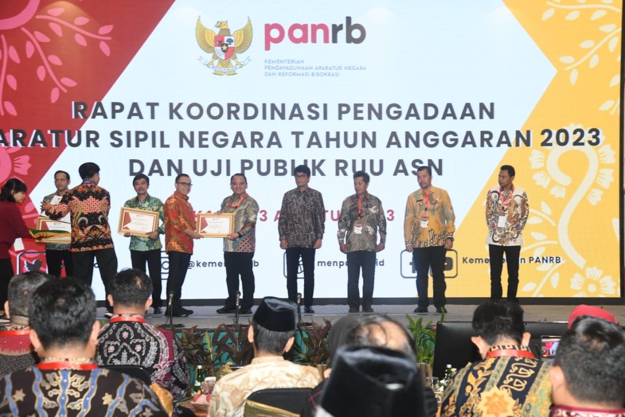 Tata Kelola Pengadaan ASN Terbaik, Kemenkumham Terima Penghargaan dari Menpan RB