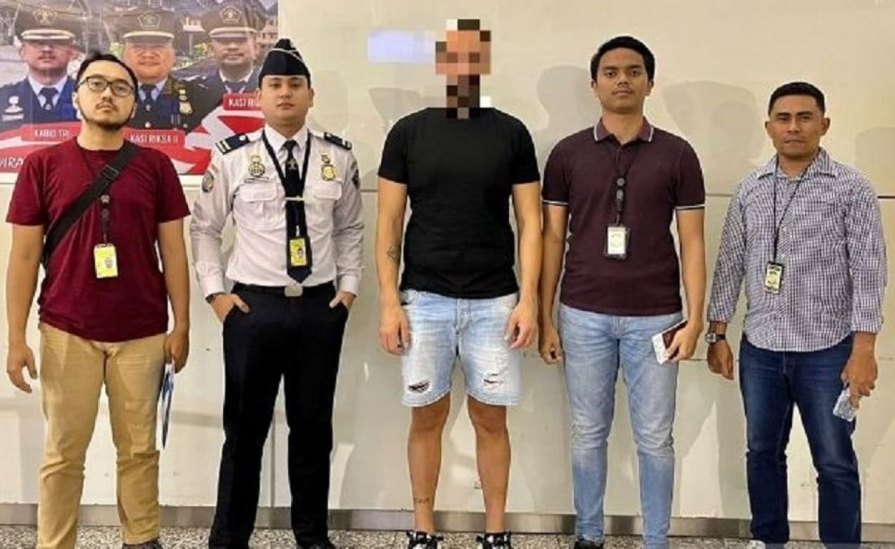 Bule Italia Pelaku Wikwik Depan Rumah Warga Seminyak di Deportasi, Wanitanya WNI Masih Pengejaran