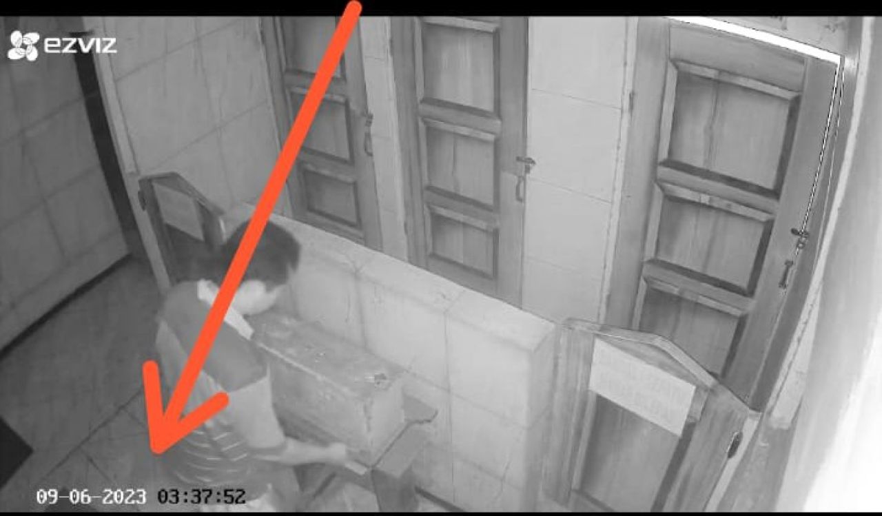 Terekam CCTV, Pencuri Kotak Mushola AL Abror Sukodadi Lamongan