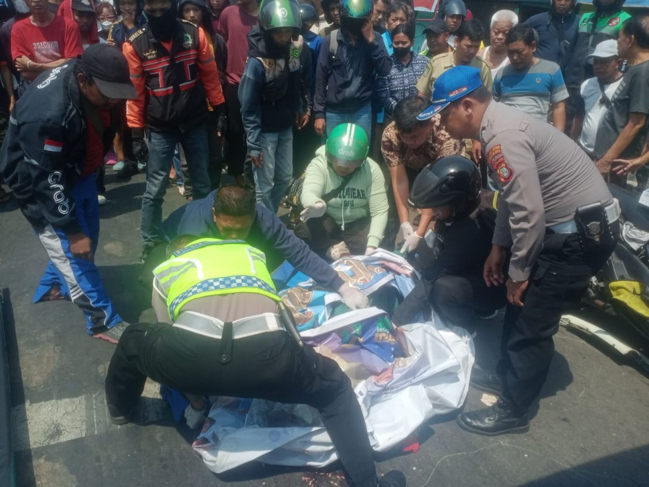 Pemotor Wanita Meninggal Terlindas Truk Trailer di Karawaci, Polres Metro Tangerang Kota Periksa Sopir