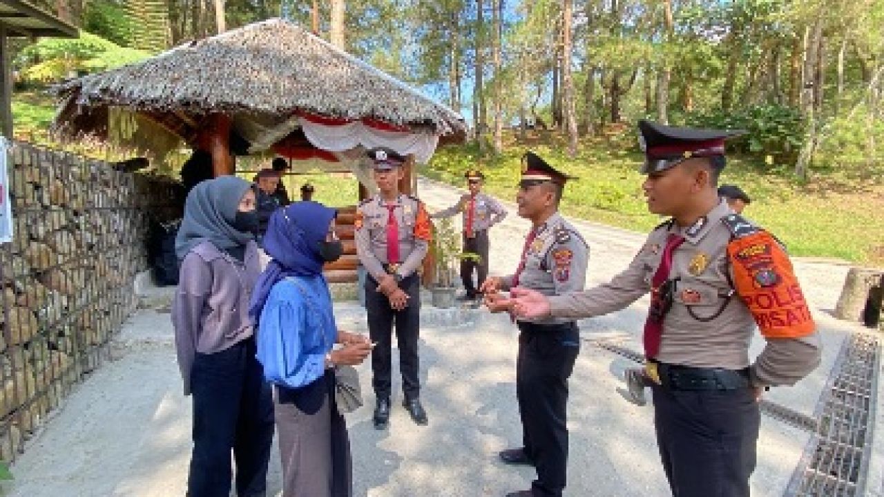 Cegah Gangguan Kamtibmas, Polres Toba Patroli Dialogis ke Obyek Wisata