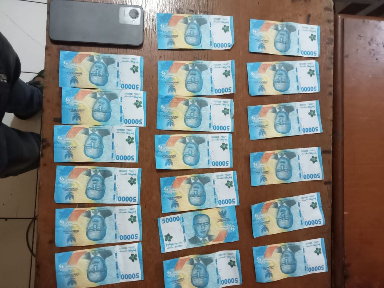 COD Hp Pakai Uang Palsu, Pemuda di Ciledug Ditangkap Polisi