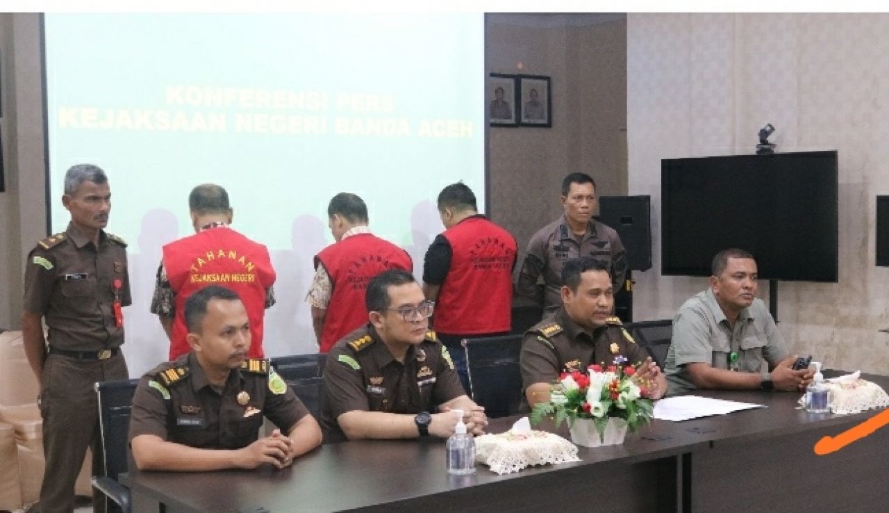 Kejari Banda Aceh Tahan 3 Tersangka Korupsi Pengadaan Buku Adat Istiadat Aceh dan Mobiler Majelis Adat Aceh 2022-2023