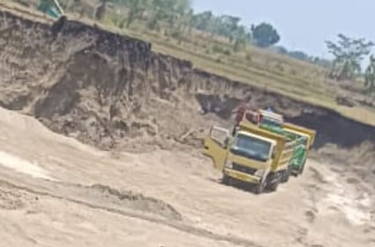Aktivitas Galian C di Desa Semengko dan Desa Grebegan Kecamatan Kalitidu Diduga Tak Kantongi Izin Lengkap