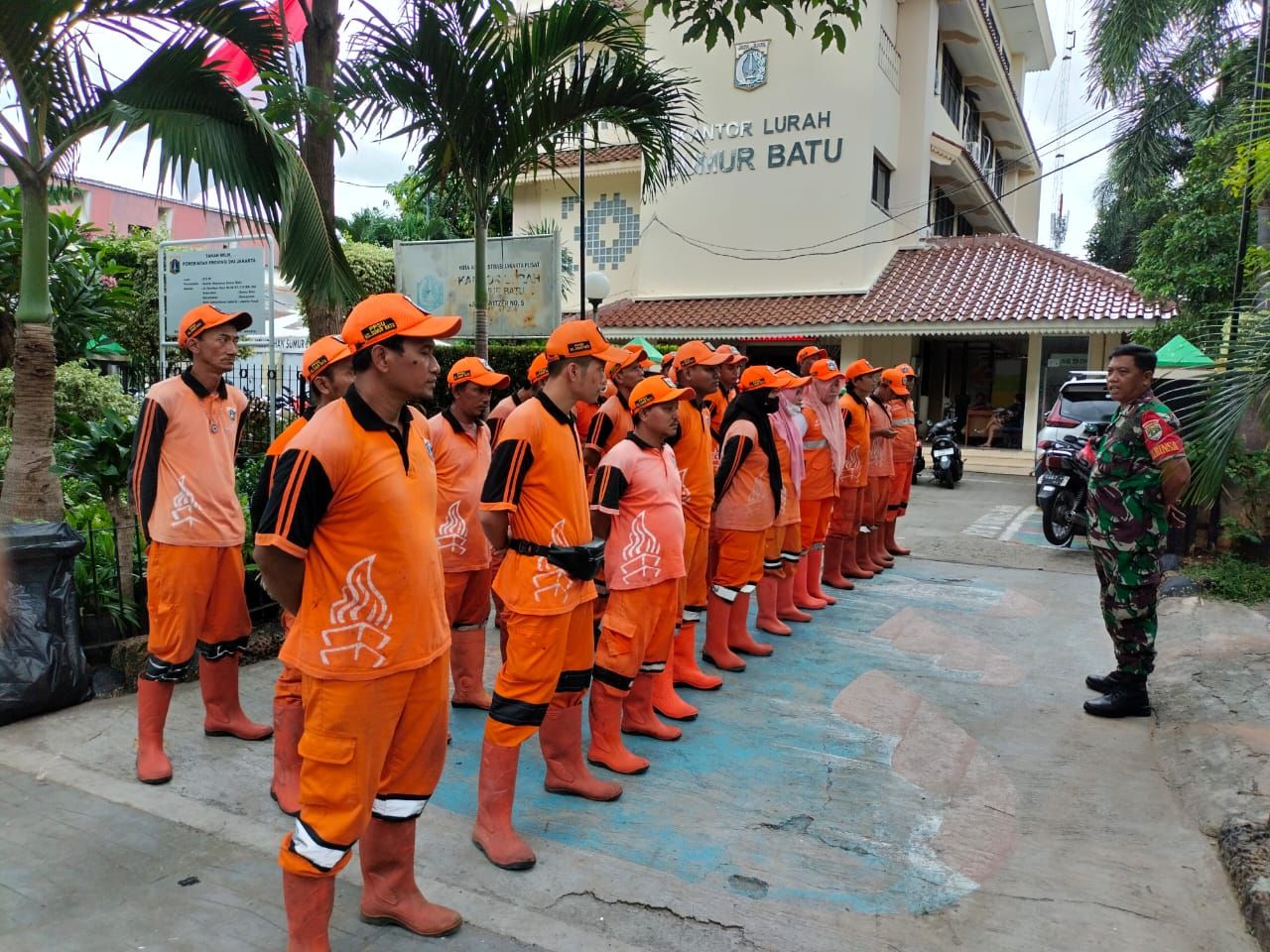 Babinsa Koramil 07/Kemayoran Mengambil Apel Dan Berikan Penekanan Kepada Anggota PPSU