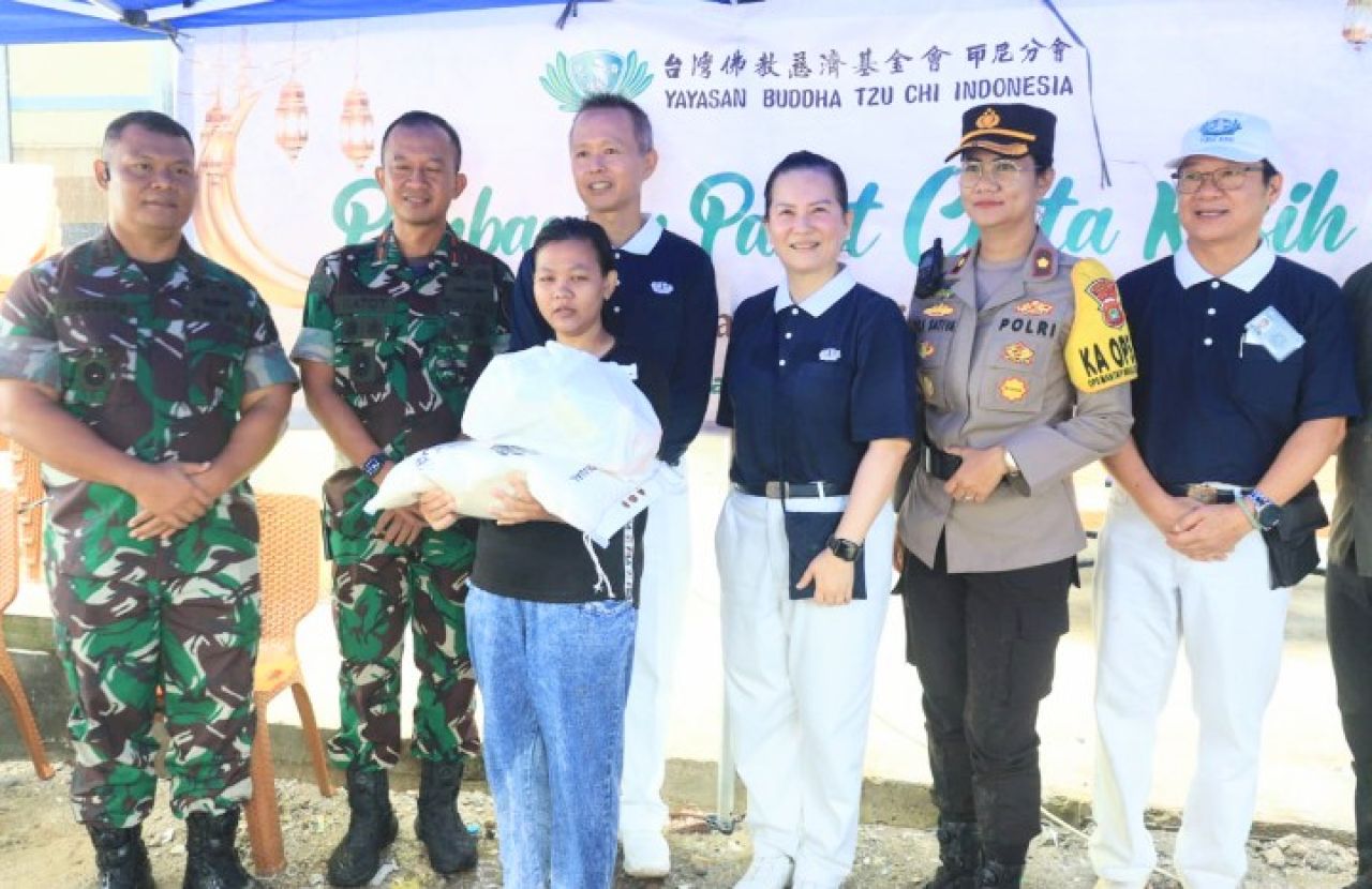 Danrem 052/Wkr, Hadiri Kegiatan Bhakti Sosial Pemberian Sembako Yayasan Budha Tzu chi