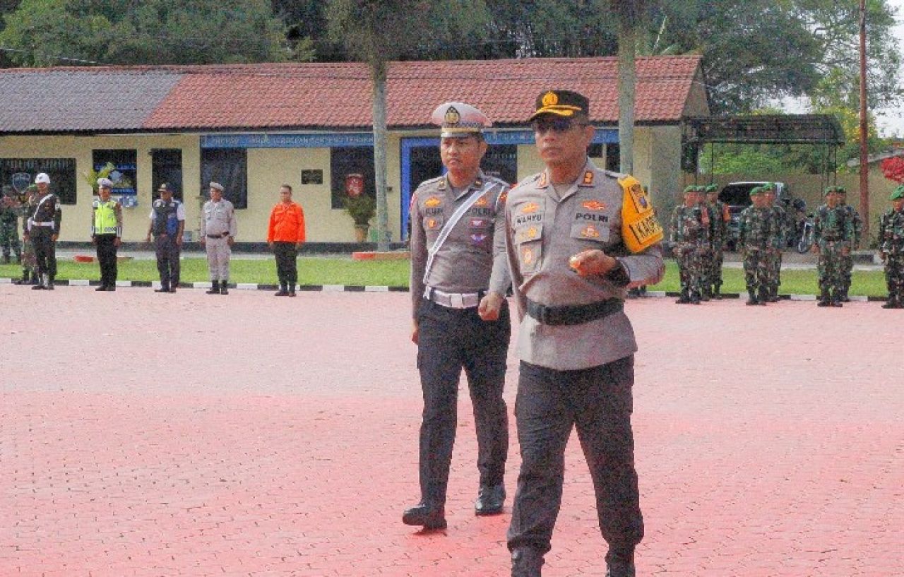 Operasi Ketupat Toba 2024 Dalam Rangka Pengamanan Hari Raya Idul Fitri 1445 H/2024 M di Lapangan Apel Mapolres Toba
