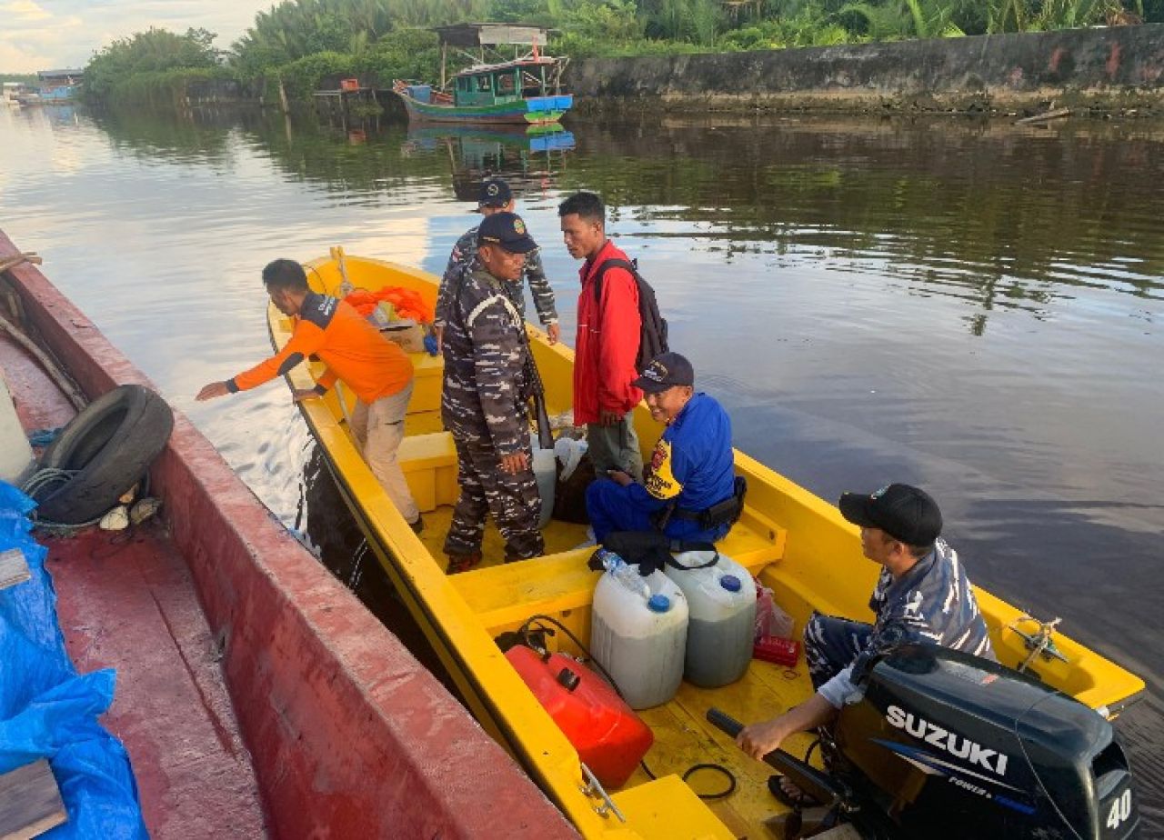 Gerak Cepat, Lanal Simeulue Bantu Evakuasi Korban Kapal Tenggelam