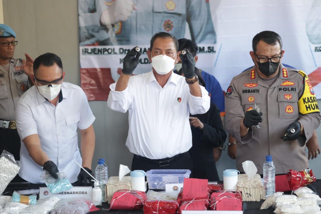 Polda Jatim Grebek Home Industri Narkoba di Perumahan Kertajaya Indah