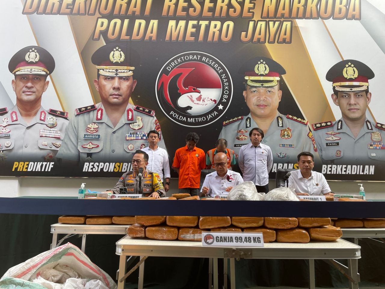 Polda Metro Jaya Berhasil Ringkus Dua Residivis Pengedar Ganja Seberat 99 Kg