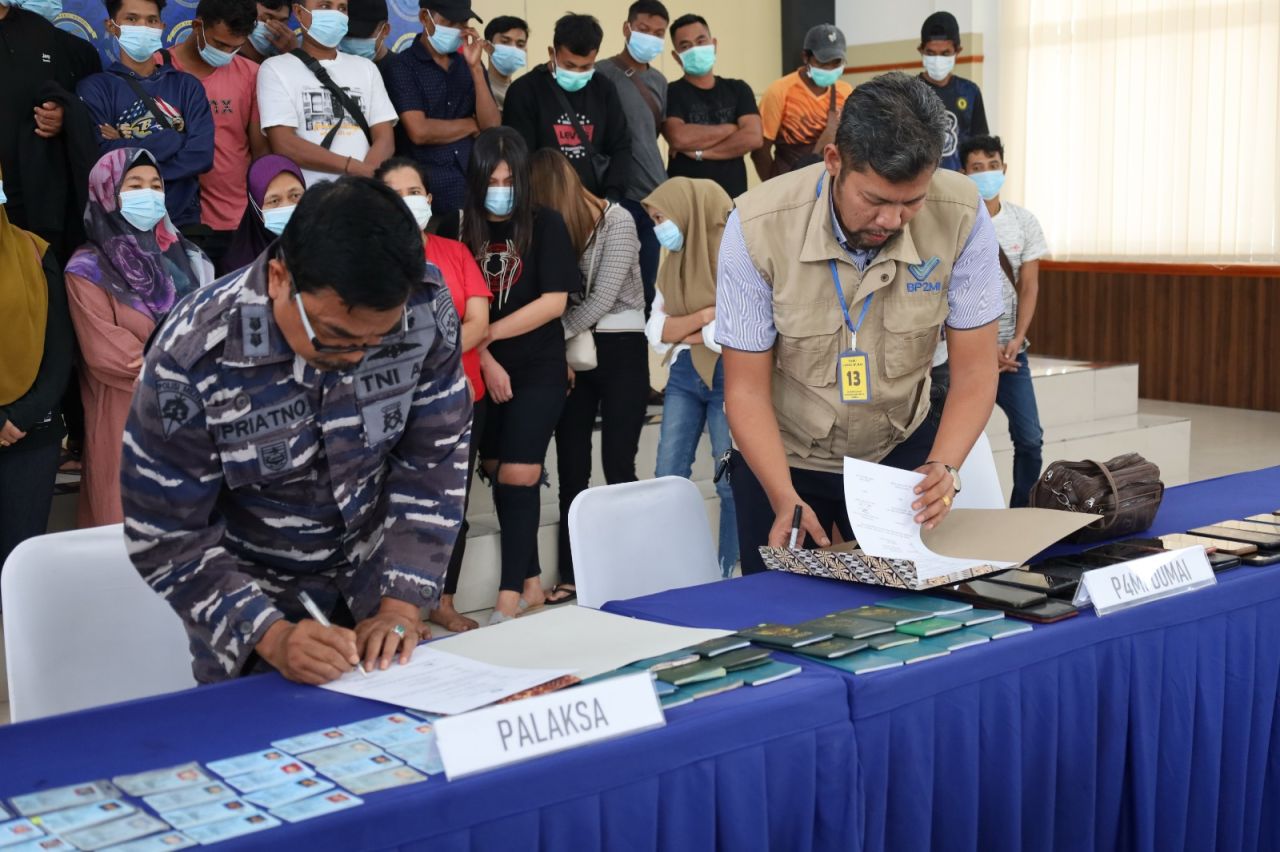 Kembali, F1QR Lanal Dumai Berhasil Amankan Pekerja Migran Indonesia Non Prosedural