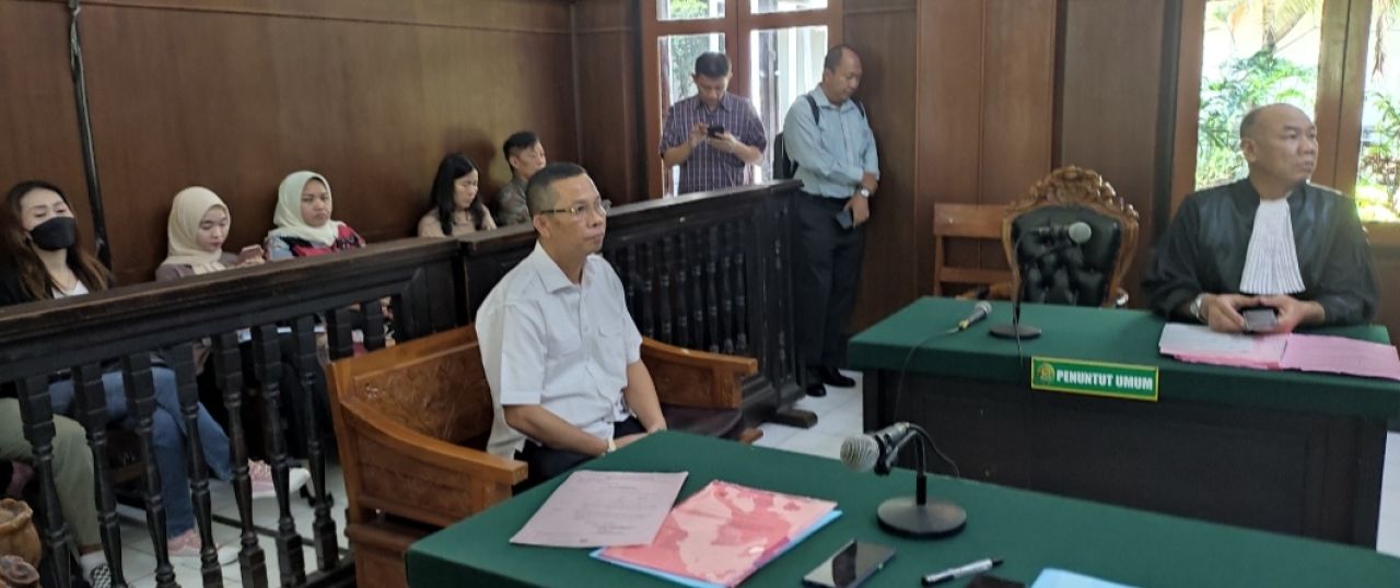 Robert Simangungsong Duduk di Kursi Pesakitan Terbelit Kasus Gelar Palsu