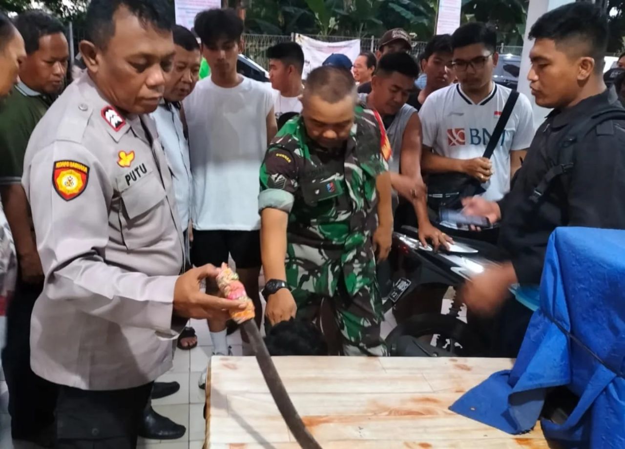 Cegah Tindakan Main Hakim Sendiri Babinsa Jatimelati Bersama Bhabinkamtibmas Amankan Tersangka Tawuran