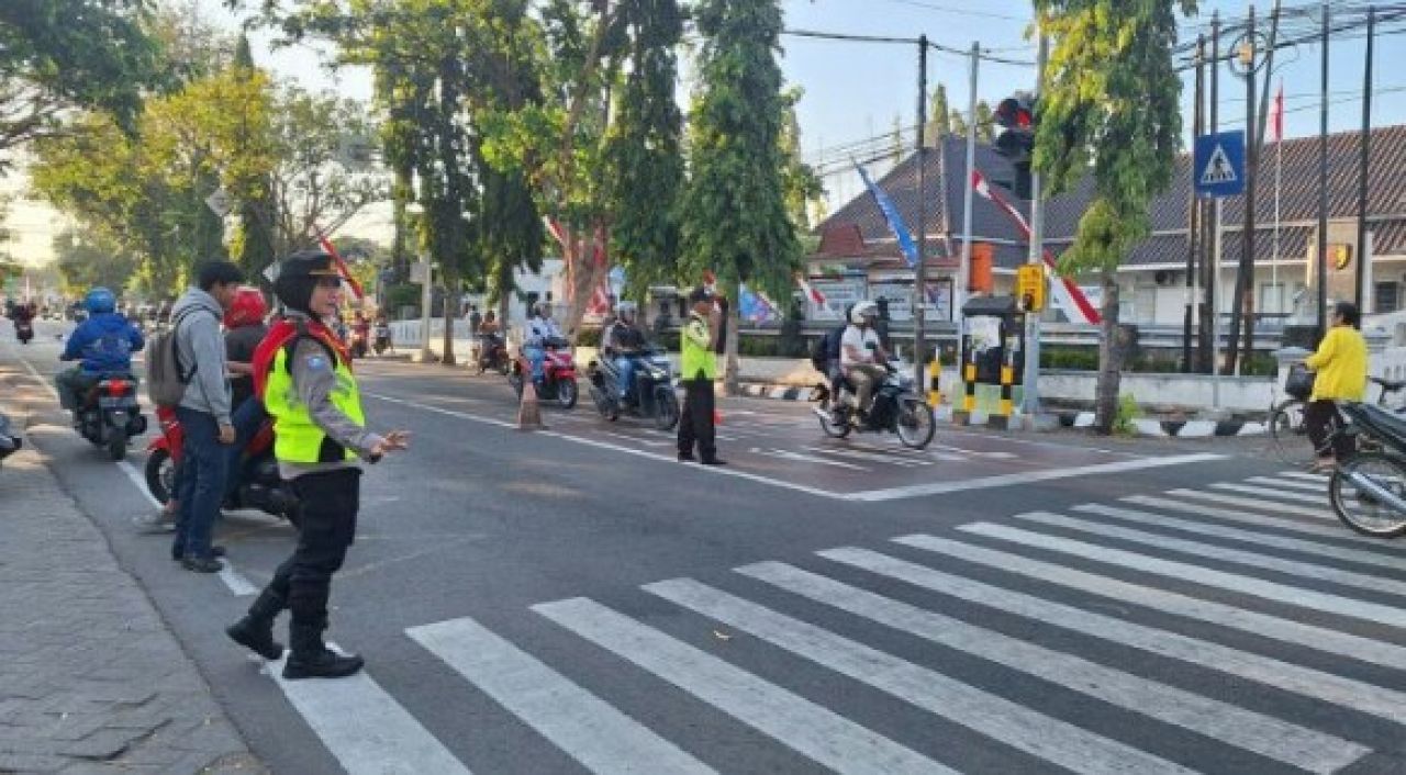 Polres Kediri Kota Gelar Pos Pagi Serentak Menyambut HUT Ke – 76 Polwan
