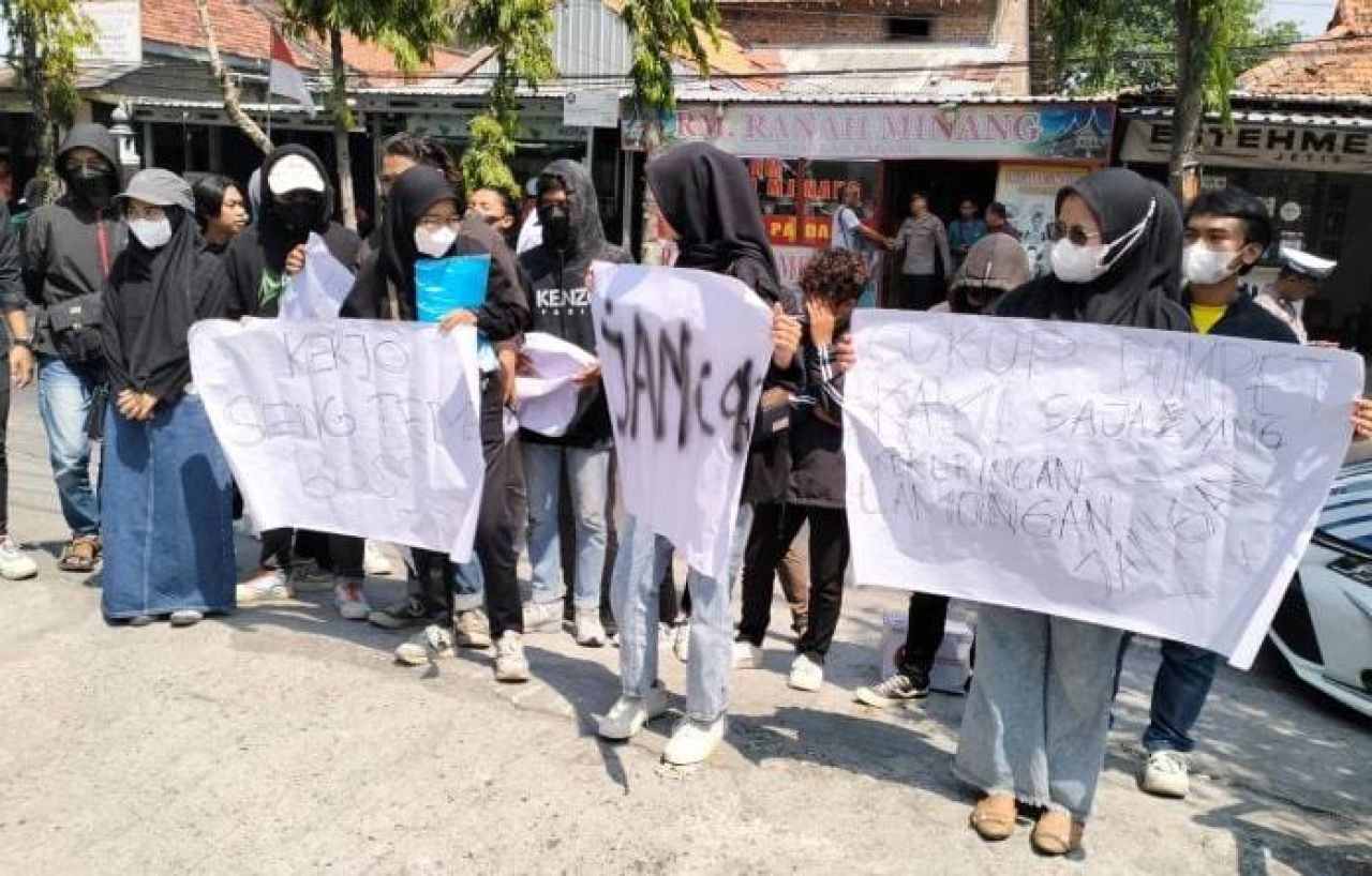 Puluhan Mahasiswa Demo Menuntut BPBD Lamongan Atasi Masalah Kekeringan