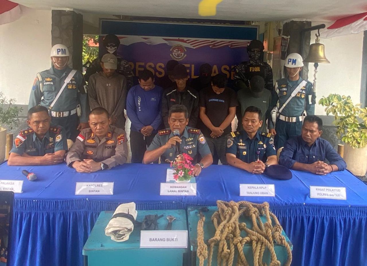 Tim F1QR Lanal Bintan Bersama TIM Satgas Gabungan TNI AL Berhasil Mengamankan Pelaku Pencurian Terhadap Kapal Melintas