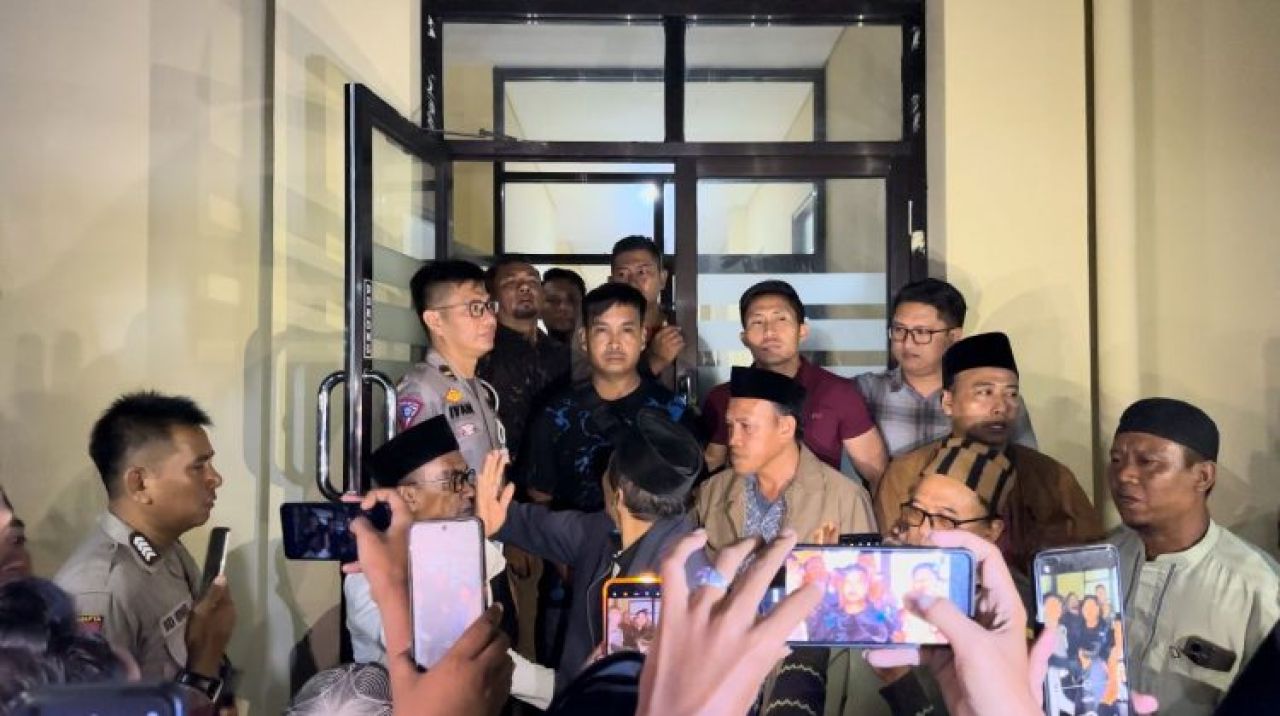 Dianggap Menghina KH. A. Warits Ilyas, Alumni Pondok Pesantren Annuqayah Paksa Oknum Perangkat Desa Lalangon Minta Maaf