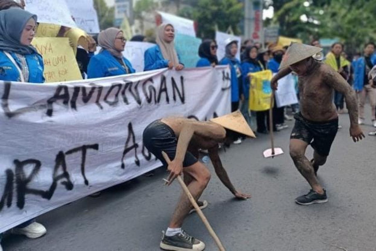 Menyuarakan Keresahan Petani, PMII Lamongan Geruduk Kantor DPRD dan Pemkab Lamongan