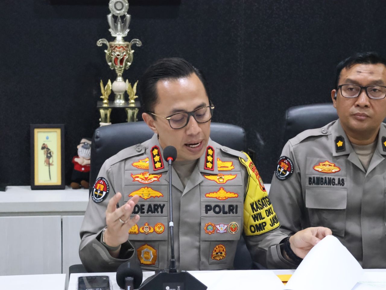 Aksi Heroik !!! Gagalkan Pencurian Modus Ganjal ATM, Tangan Anggota Polisi Sampai Terluka