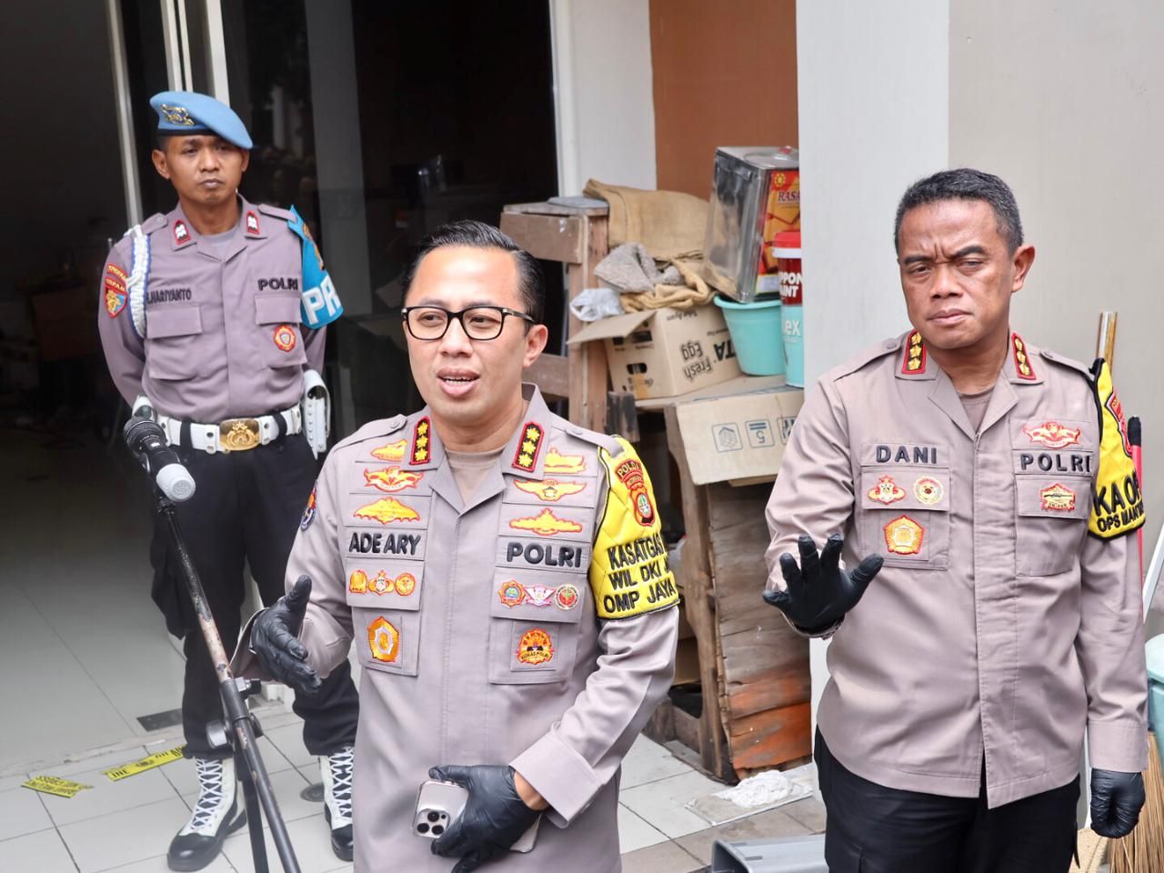 Polisi Geledah 'Kantor Satelit' Judi Online Diduga Libatkan Oknum Pegawai Kementerian Komunikasi dan Digital
