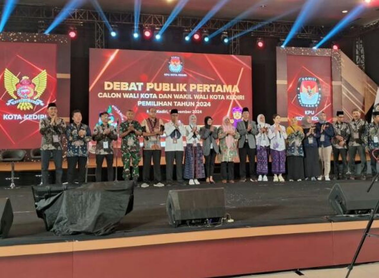 Debat Perdana Pilwakot Kediri 2024, Paslon Sama – Sama Kompak dan Normatif