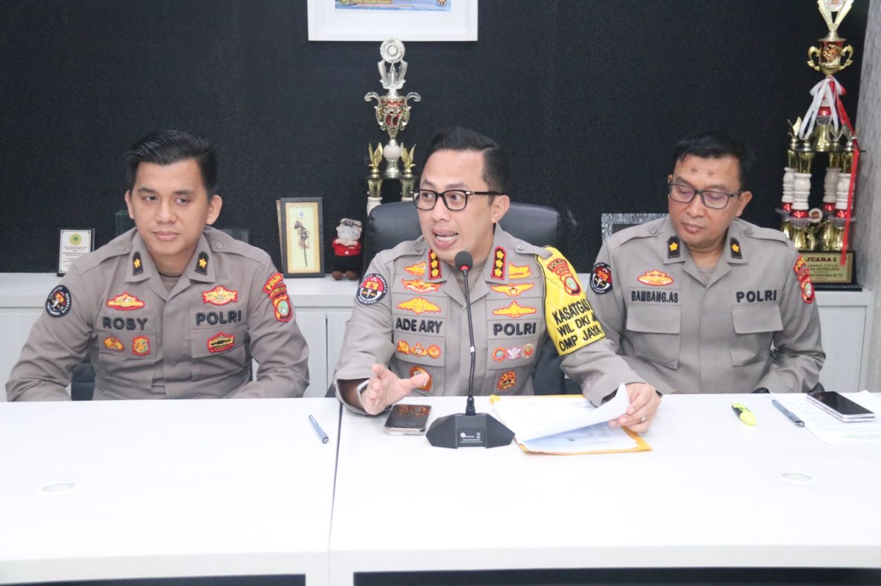 Polisi Buru Pengemudi Toyota Yaris 'Koboi' Todongkan Pistol di Tol Bekasi