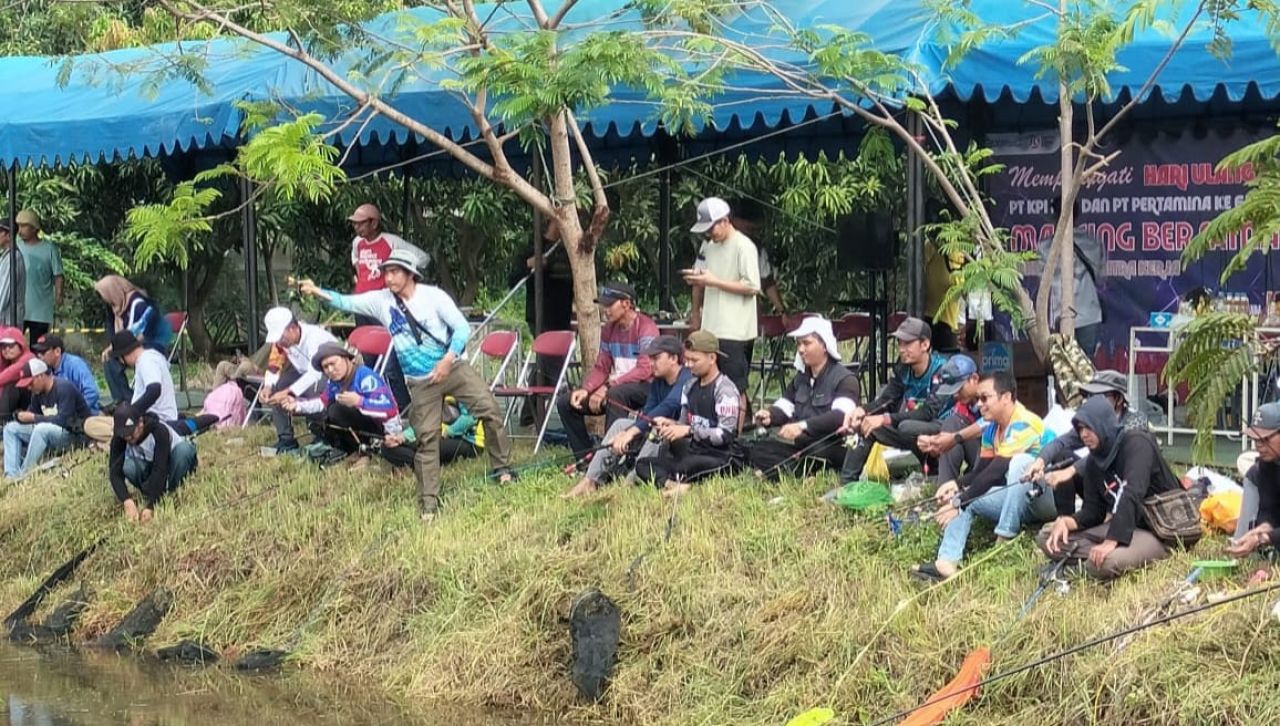 Ratusan Pemancing Ramaikan HUT Ke-7 Pertamina RU VI Balongan