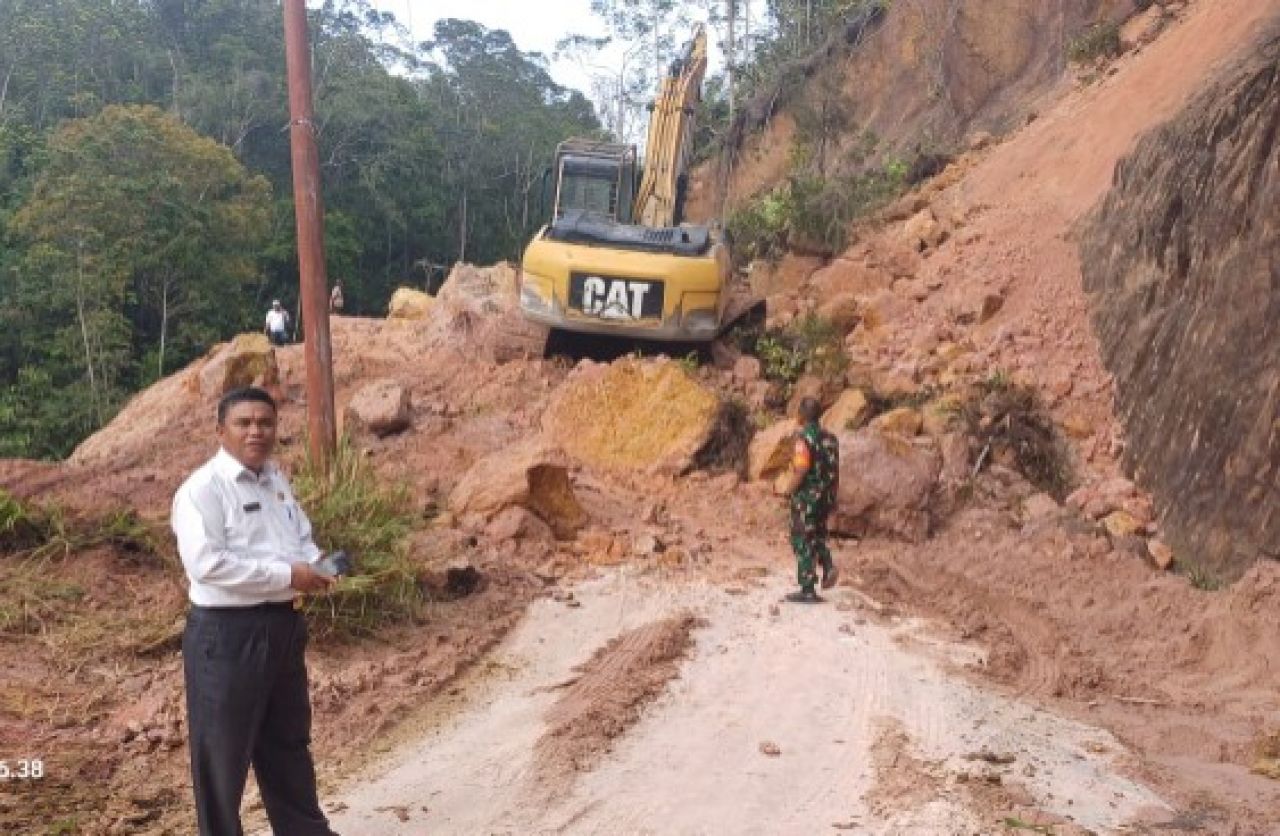 PUTR Toba Gerak Cepat Atasi Akses Jalan Putus Total