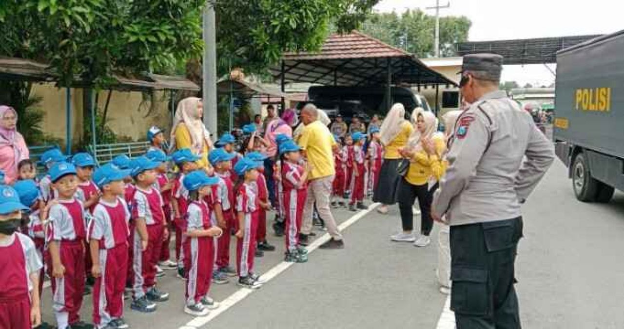 Polisi Sahabat Anak, Polres Kediri Sambut Kunjungan Edukatif TK Dharma Wanita Kepung VI