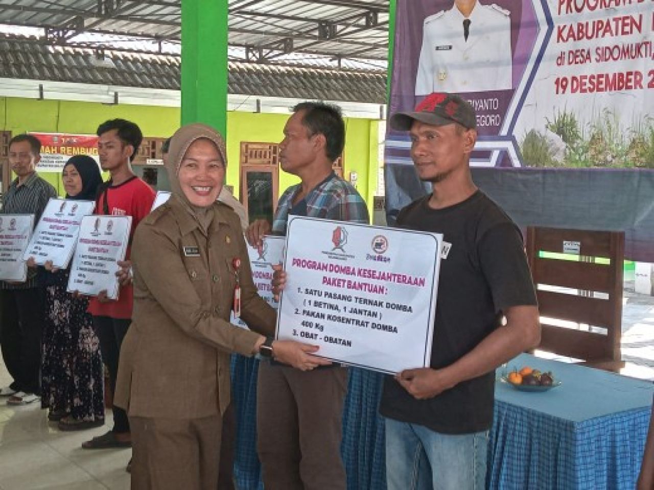 Dokumentasi penyerahan Program Domba Kesejahteraan kepada penerima manfaat pada Desember 2024