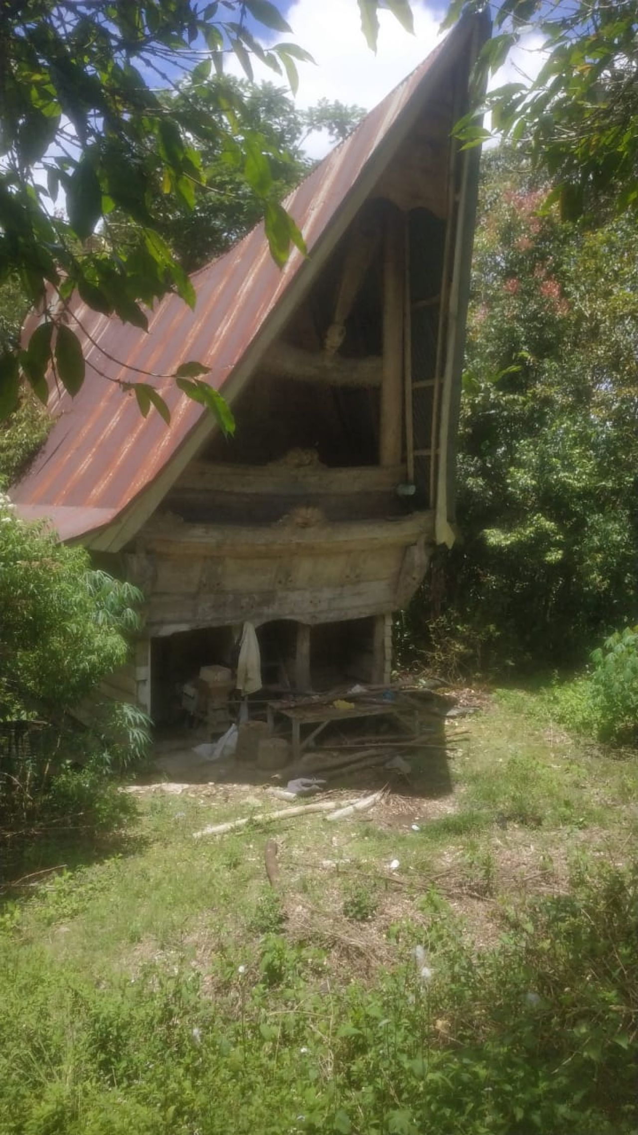 Rumah Batak Berumur 100 Tahun di Kabupaten Toba Masih Ada di Desa Sionggang Kecamatan Lumbanjulu