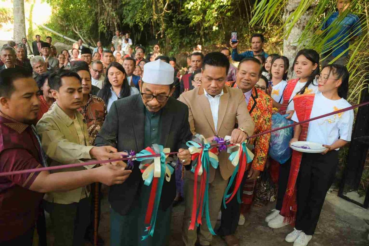 Bupati Humbahas Tandatangani Prasasti 'Parhutaan Raja Lumban Batu' di Baktiraja