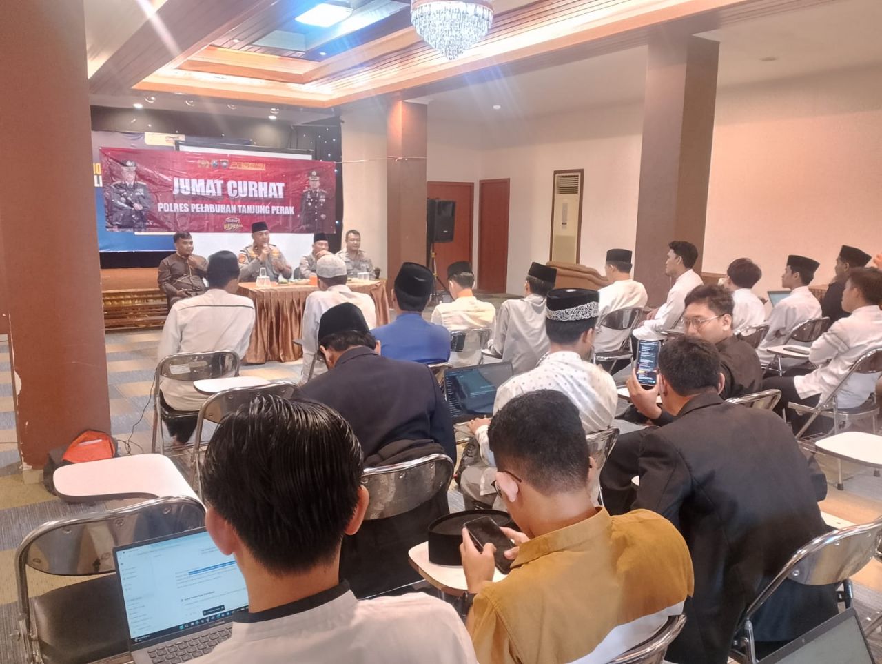 "Jumat Curhat" Polres Tanjung Perak Sentuh Dunia Akademis