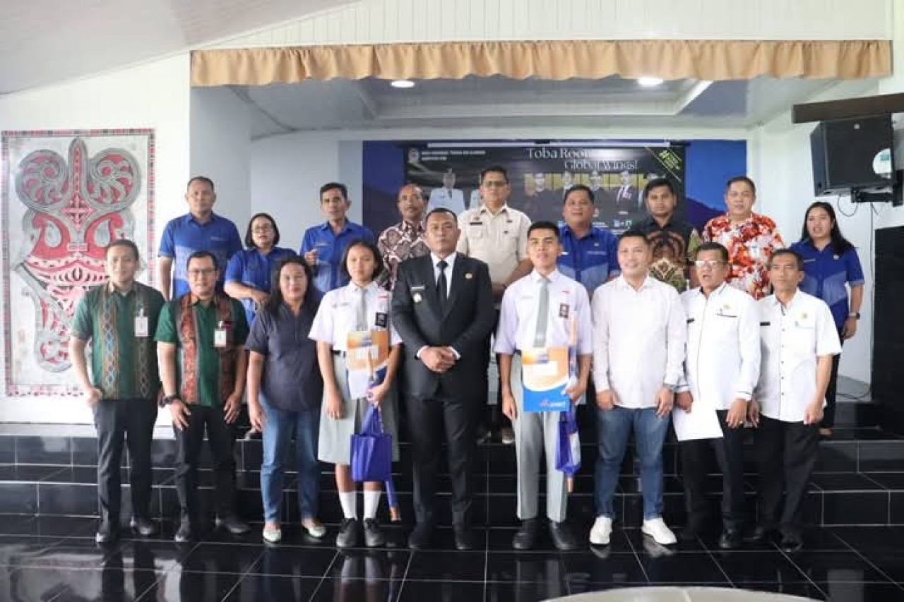 Berangkatkan Seleksi Paskibraka Pusat,Bupati Toba Beri Pesan Terus Berusaha dan Berdoa