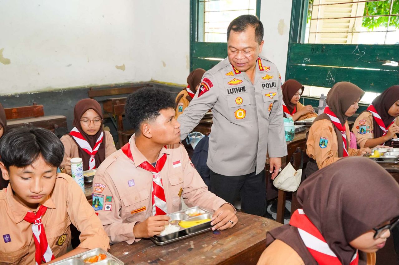 Kapolrestabes Surabaya Pastikan Dapur SPPG Aman dan Bergizi untuk Anak Sekolah