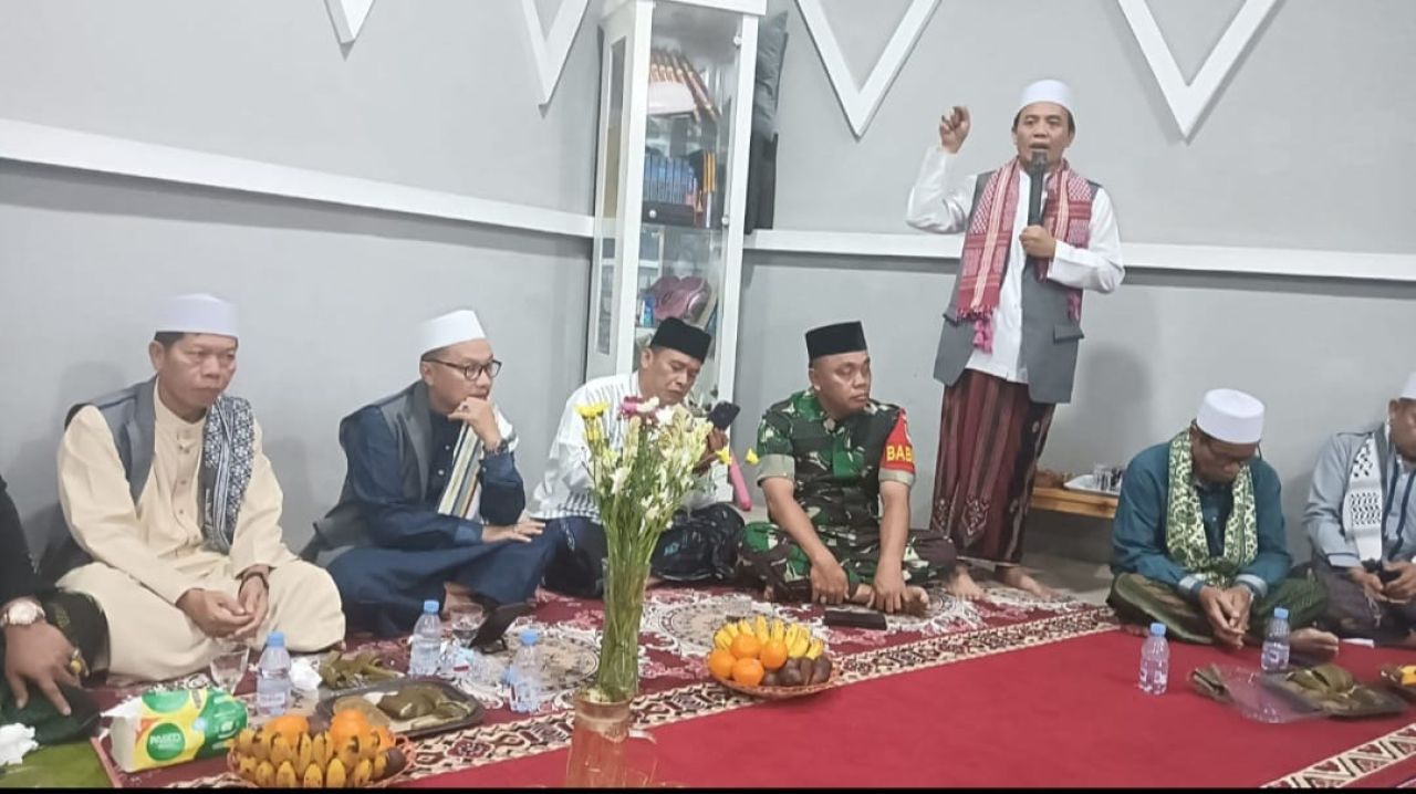 Subuh Keliling Jadi Sarana Komsos dan Pererat Silaturahmi Babinsa Koramil 05/Bantar Gebang Bersama Warga Cikiwul