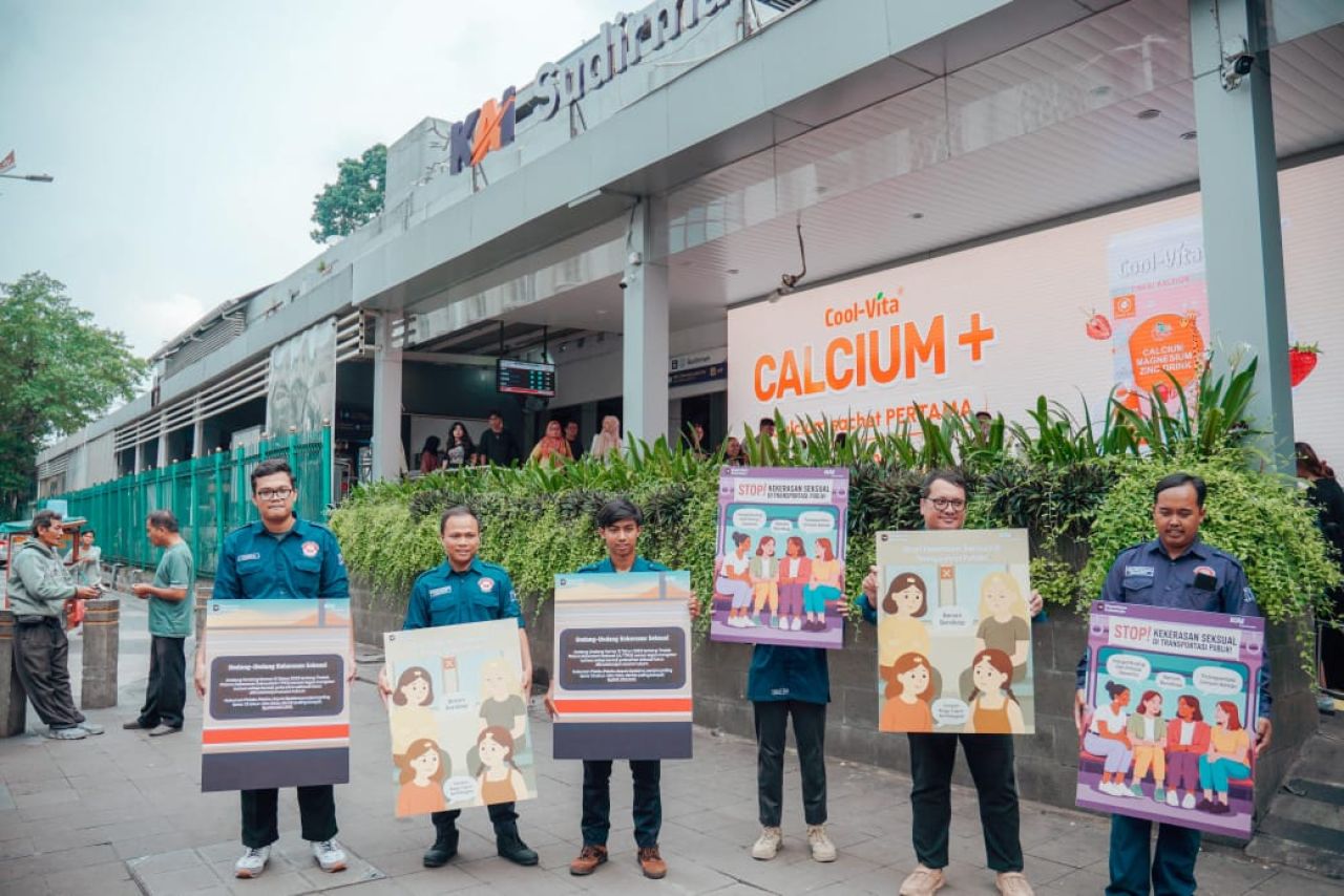 Peringati Sumpah Pemuda, Milenial KAI Commuter Lakukan Sosialisasi Anti Pelecehan dan Kegiatan TJSL