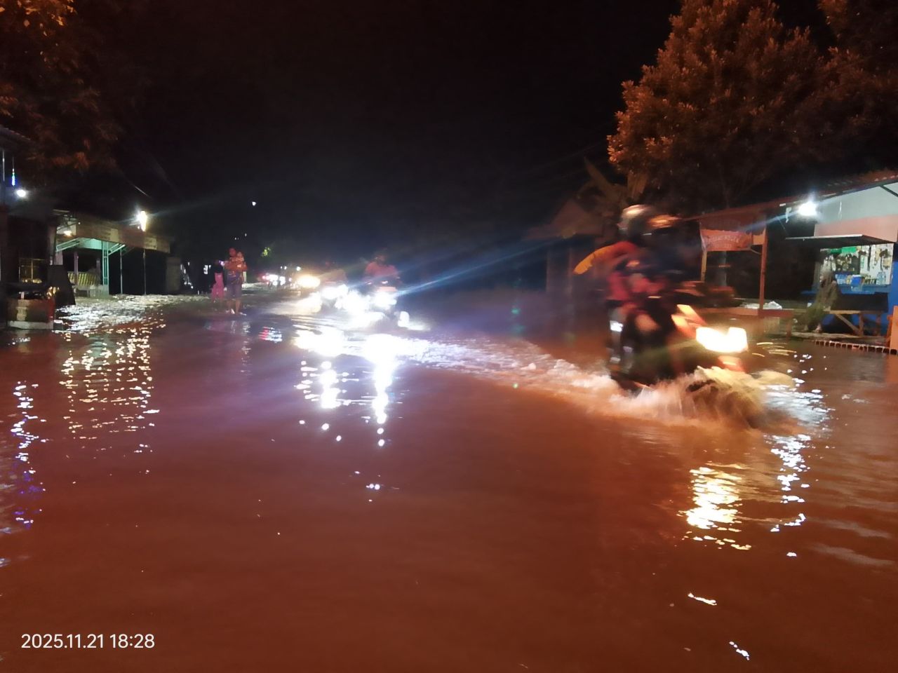 Ribuan Warga Gresik Terjebak Banjir Benjeng–Balongpanggang, Warga Menjerit Desak Normalisasi Kali Lamong