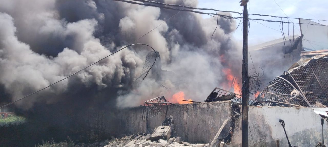 Polsek Teluknaga Selidiki Penyebab Kebakaran Di Pergudangan Kosambi