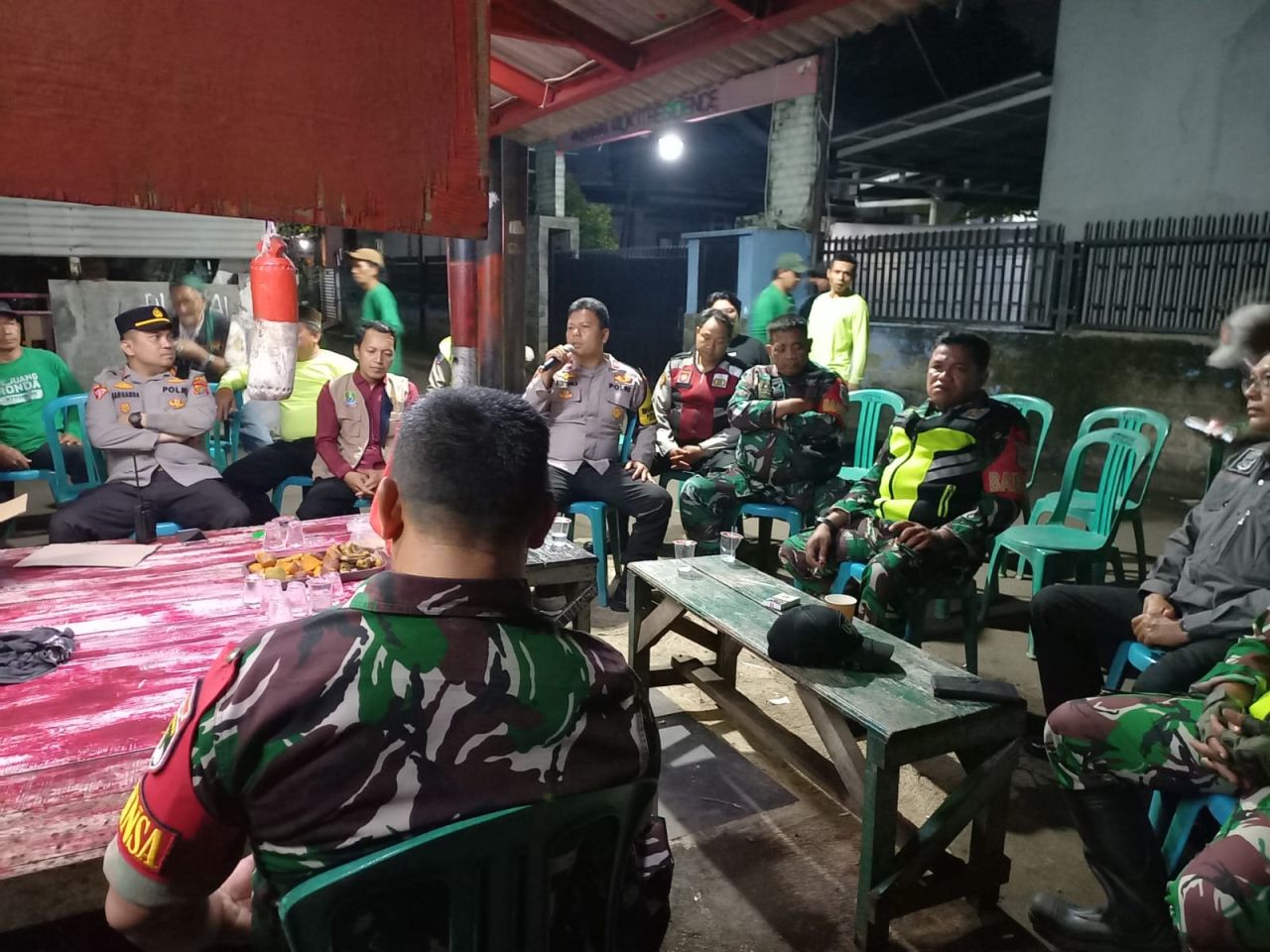 Babinsa Jatiasih Bersama Komduk dan Warga Gelar Patroli Malam Jaga Kondusifitas Wilayah