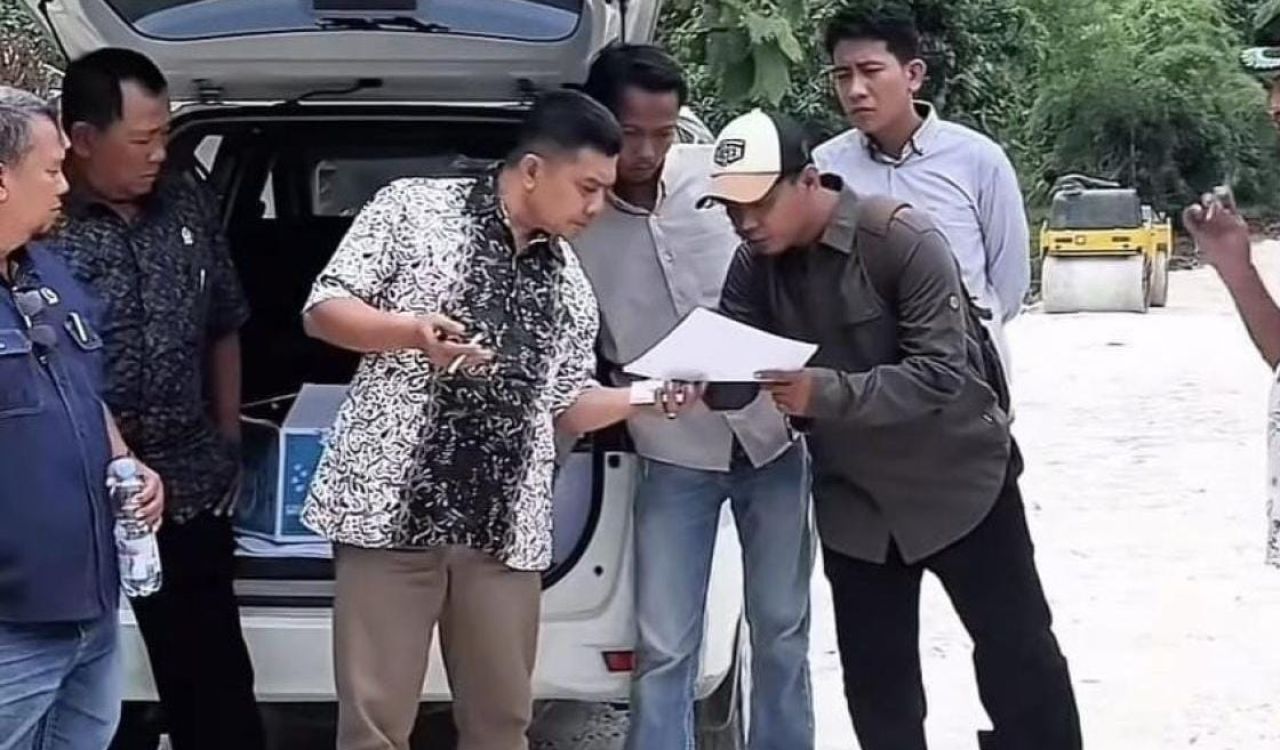 Proyek Jalan TPST Lamongan Terancam Molor, Diduga Dikerjakan Kepala Desa Lain