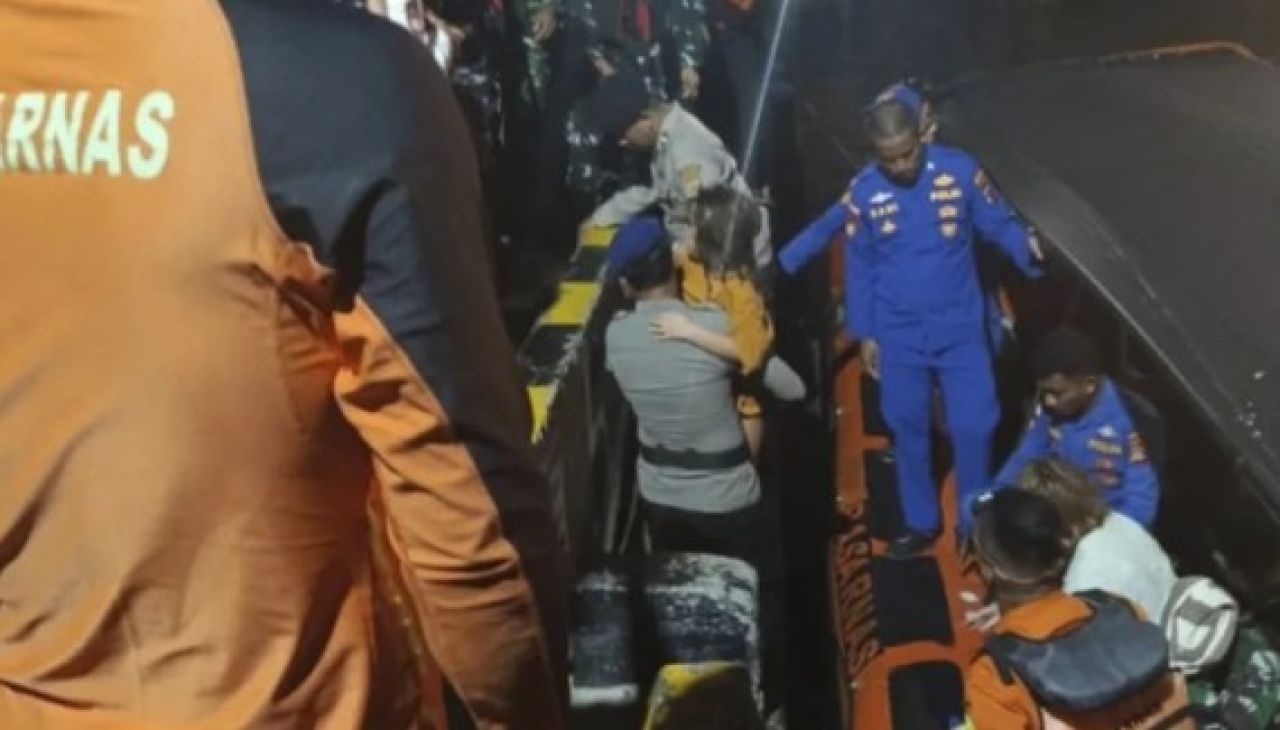 Kapal Pelatih Valencia Tenggelam: Mesin Mati atau Cuaca Buruk ?